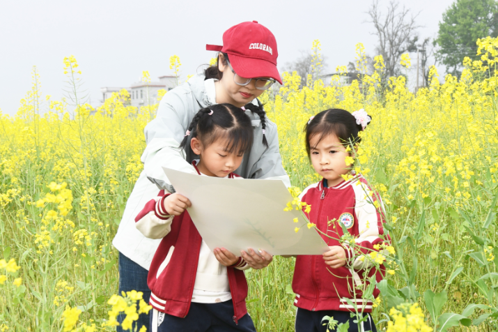 江永县中心幼儿园：萌娃走进自然  乐享春天美景