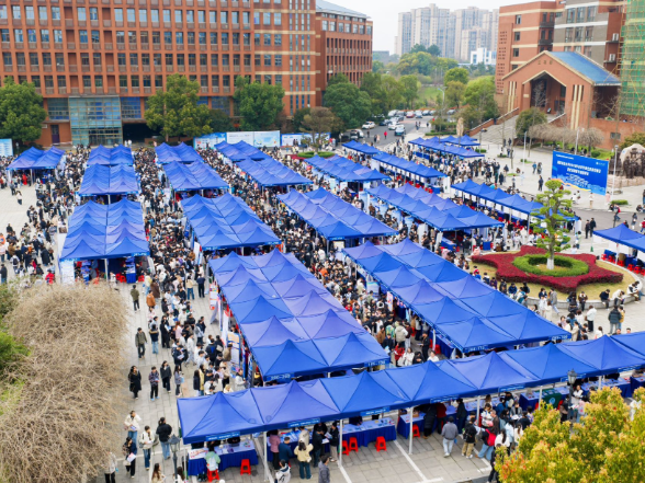 13000＋个岗位！湖南科技大学2026年春季毕业生供需见面会现场直击