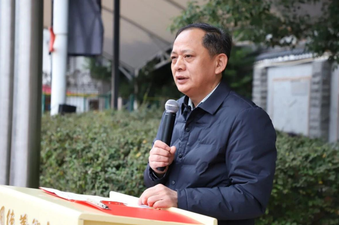 书记校长开学第一讲 |长沙市明德华兴中学胡建郭：以热爱奔赴山海 以奋斗飞驰人生