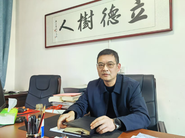 书记校长开学第一讲 | 衡南县宝盖联合学校张伟：扎根乡土育桃李  策马扬鞭启新程