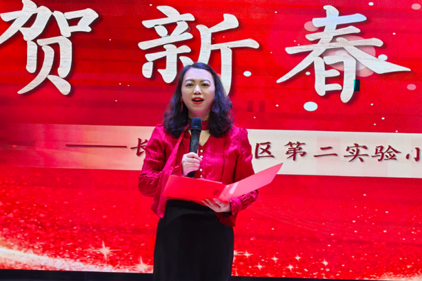 书记校长开学第一讲 | 高新区第二实验小学温俐丹：草木争荣  读书好时节