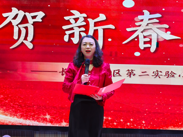 书记校长开学第一讲 | 高新区第二实验小学温俐丹：草木争荣  读书好时节