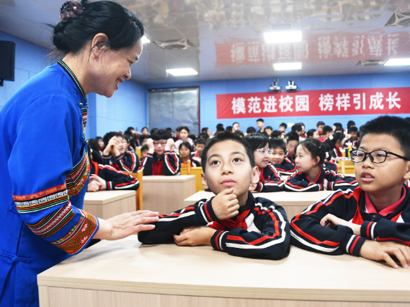江永县实验小学：模范进校园   榜样引成长