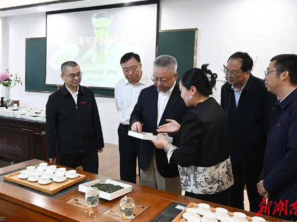 沈晓明调研全省高等院校“两优”改革工作并主持召开座谈会