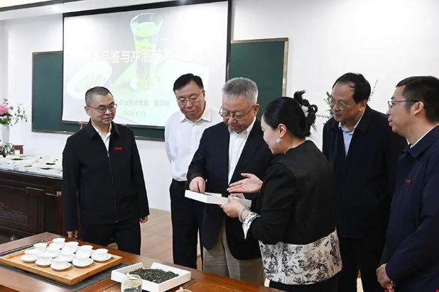 沈晓明调研全省高等院校“两优”改革工作并主持召开座谈会