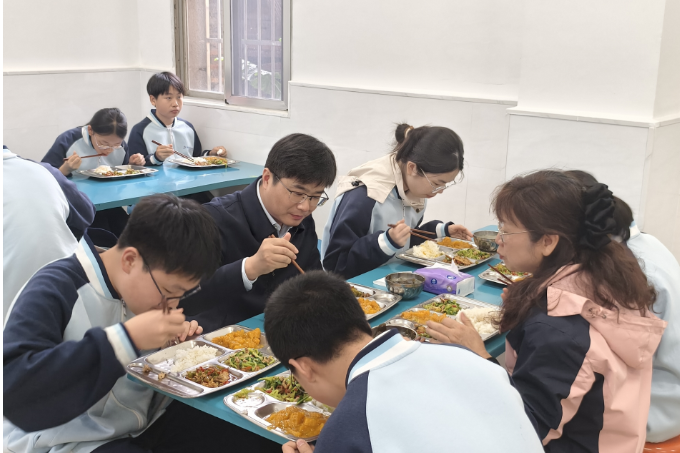 芦淞区开展校园食品安全与义务教育优质均衡工作督导调研
