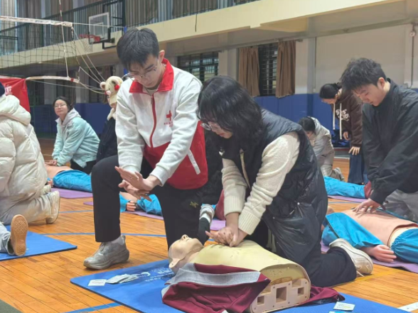 南华大学开展急救培训 筑牢学子运动安全防线