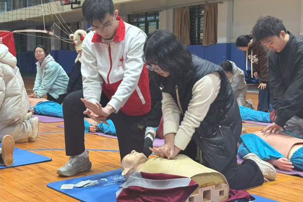 南华大学开展急救培训 筑牢学子运动安全防线