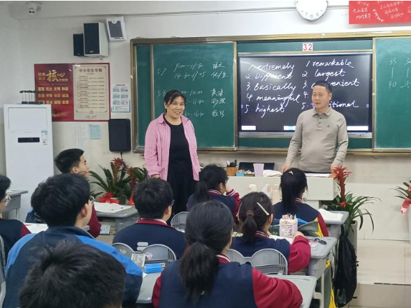 桃江县第四中学：县长“推门”上讲台与学生交心