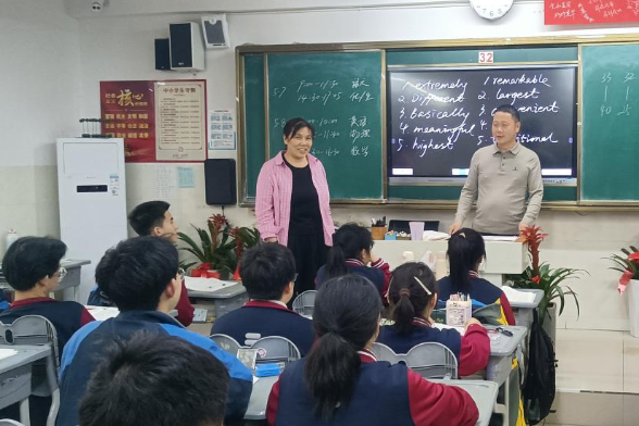 桃江县第四中学：县长“推门”上讲台与学生交心
