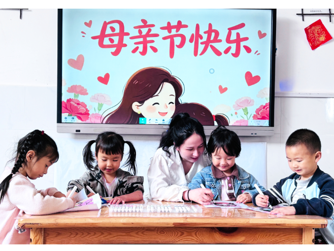 江永县工业集中区幼儿园：萌娃谢母爱