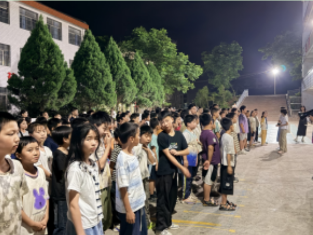 暗夜砺兵，极速避险，衡南县洪山联合学校中心小学开展突击式夜间消防演练