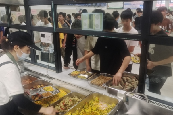 汨罗市第一中学：粽香迎佳节 温情助中考