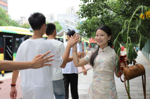  临武：以考为序赴远征