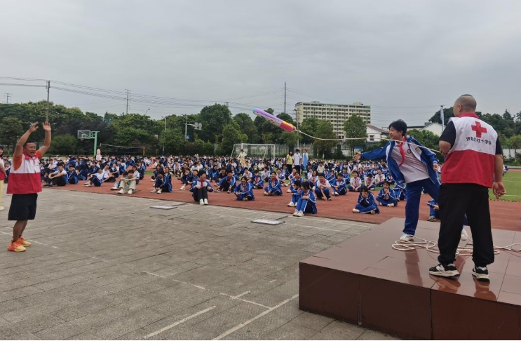 益阳长春经开区初级中学：实操学自救 安全“不放假”