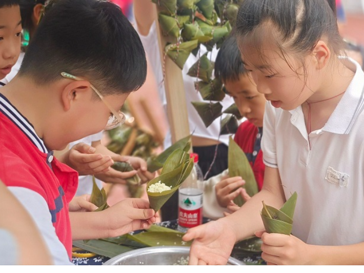 当端午遇上科技，石鼓区五一路小学这场游园会传统又新潮