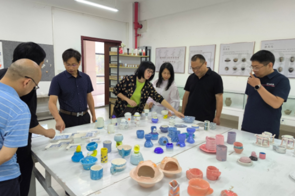 南华大学举办太空艺术陶瓷作品展