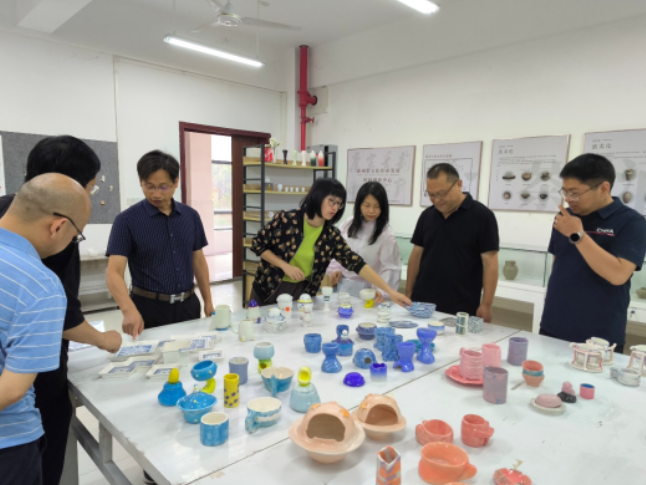 南华大学举办太空艺术陶瓷作品展