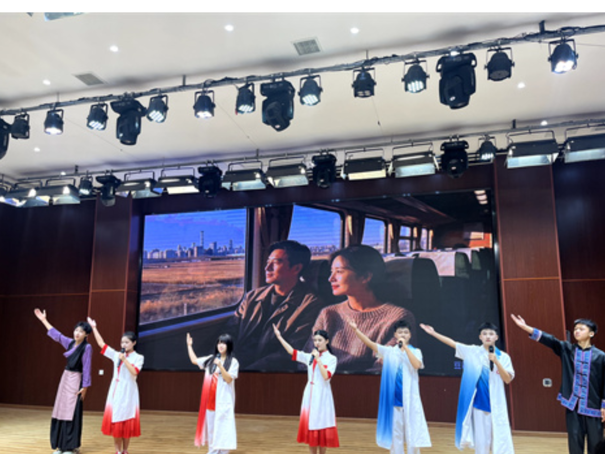 新晃思源实验学校：“花式”阅享盛会，点“燃”侗乡童心