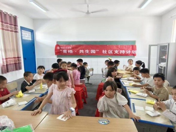 非遗面塑进课堂 ，湖南女子学院实践团队赴直荀学校开展交通安全主题实践