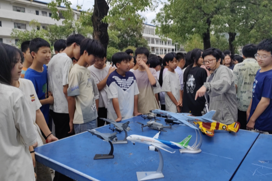 衡南县宝盖中学开展科普进校园活动