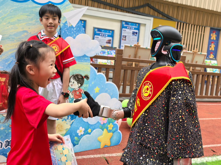 衡阳市石鼓区：“科技+思政”点亮新学期