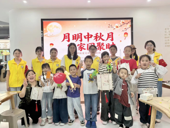 花灯传雅韵，家训润家风，湖南女子学院开展中秋家文化进社区活动