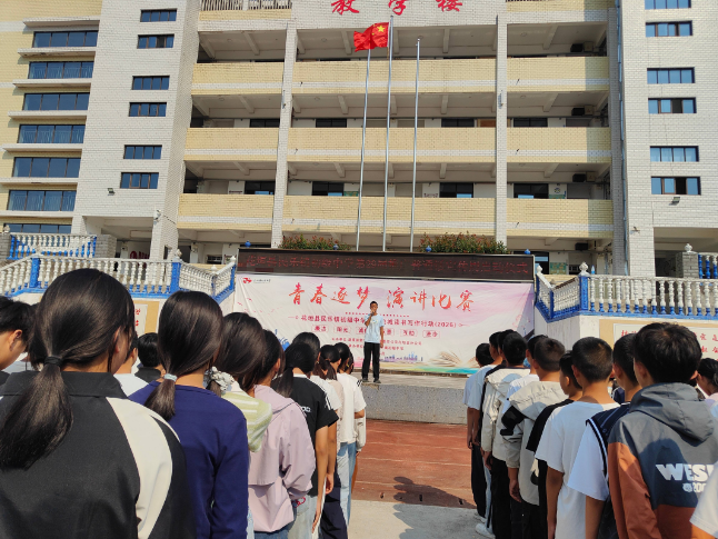 花垣县民乐镇初级中学：推普周里读《边城》  普通话中品家乡