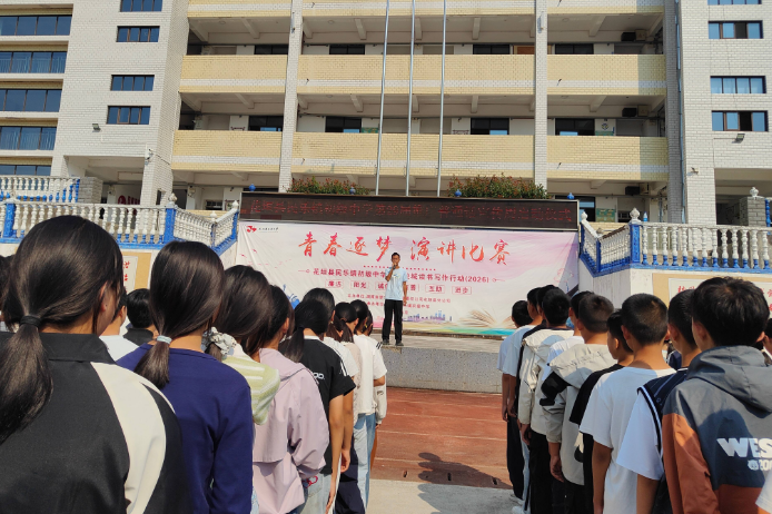 花垣县民乐镇初级中学：推普周里读《边城》  普通话中品家乡