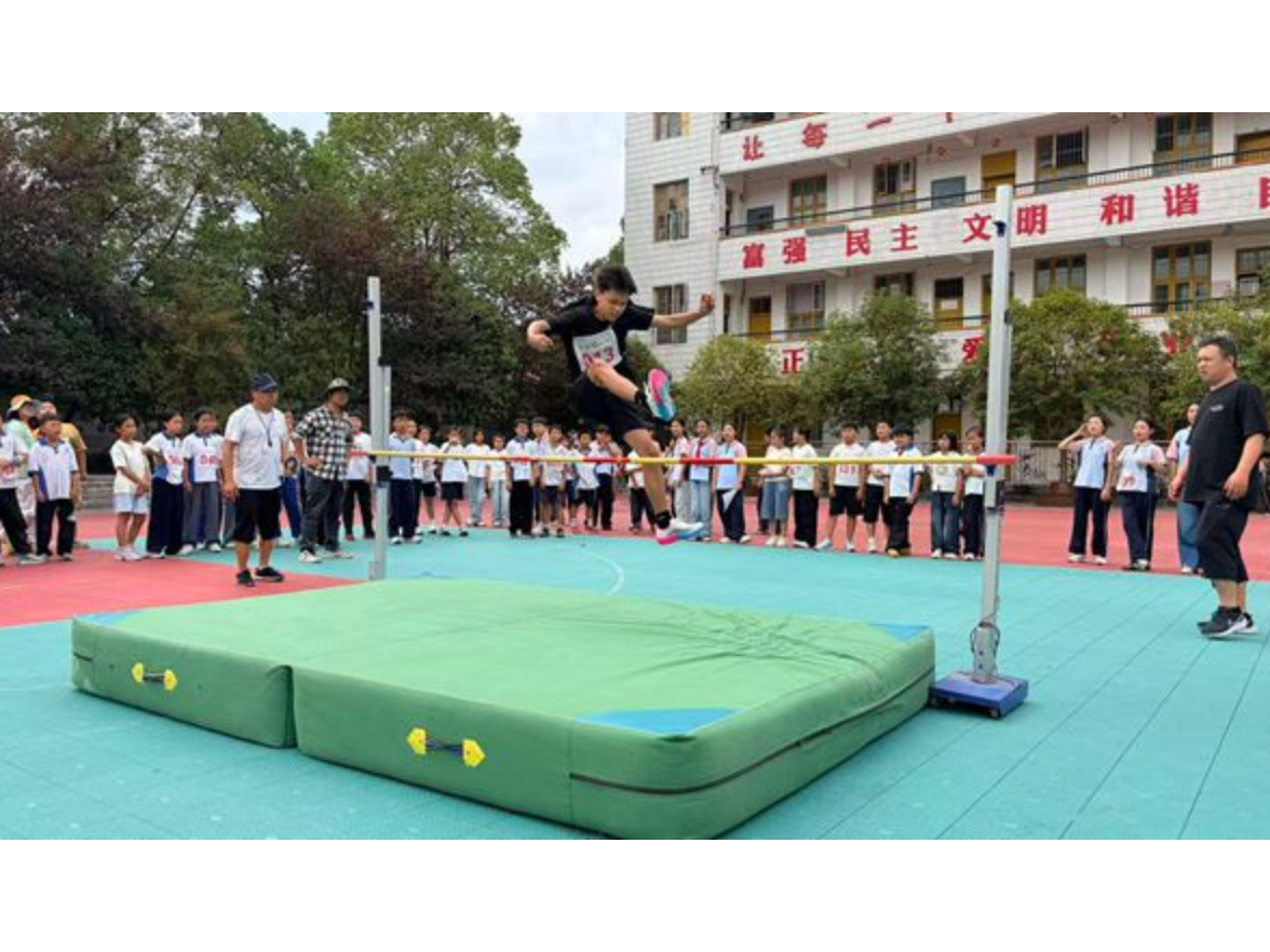 新晃方小：逐风少年正当时 阳光体育润童心