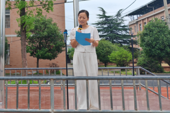 书记校长说 | 南县厂窖镇中心小学校长陈洁：伴着秋风启航，向着全面成长出发