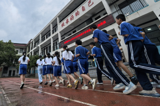 新晃禾滩小学：国防教育进校园  常规训练砺少年