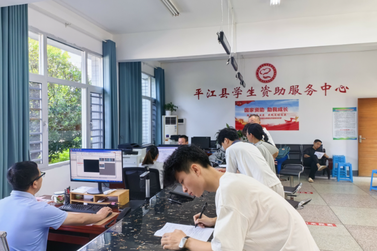 “你只管读书，剩下的交给国家！”这份承诺在平江这样兑现