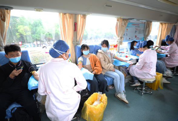 南华大学：150余名医学生献血度过大学生节