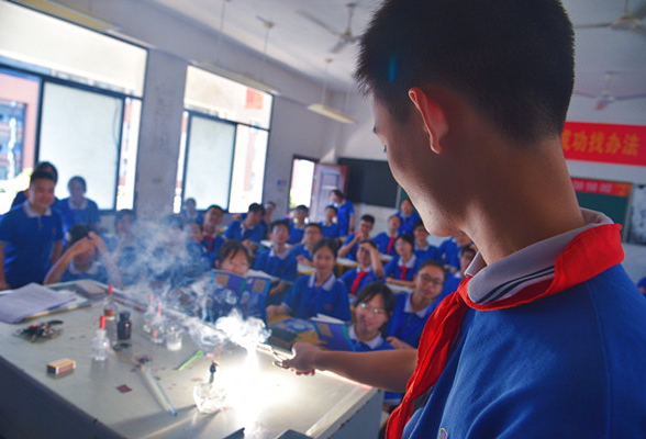 常德市鼎城区善卷中学：不一样的化学启蒙第一课