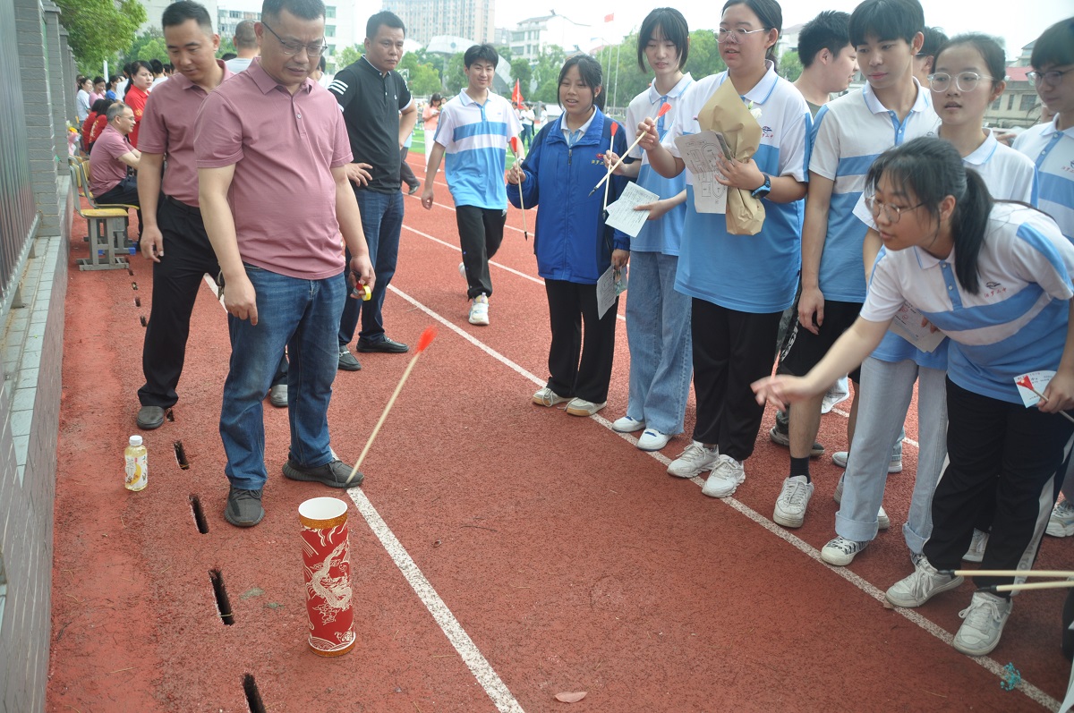 二中高三毕业典礼.jpg