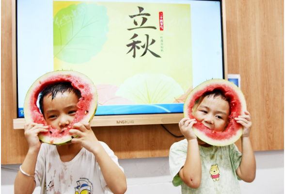“啃秋”迎立秋