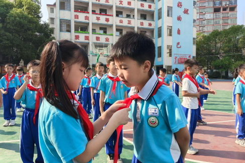 【耒阳站】实验小学金杯塘分校：庆祝建队日，189名学生光荣入队