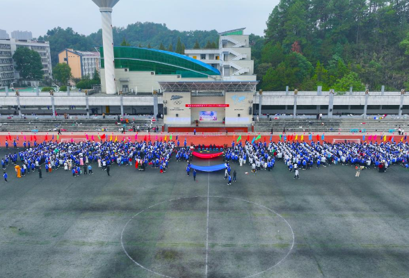 浏阳市田家炳实验中学：心怀鸿鹄凌云志 身似骏马踏秋风