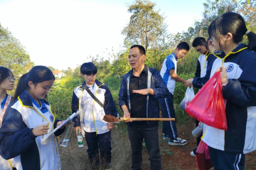 祁阳二中：开辟“行走的德育课堂”，探索土壤奥秘