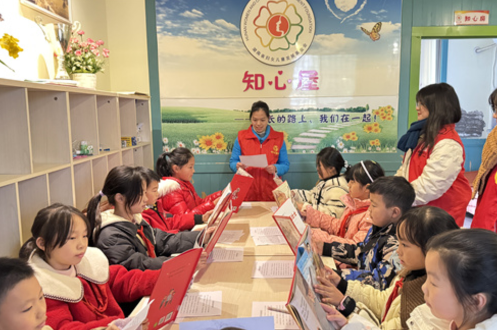 【新晃站】方家屯完全小学：开展“爱心妈妈”进校园活动