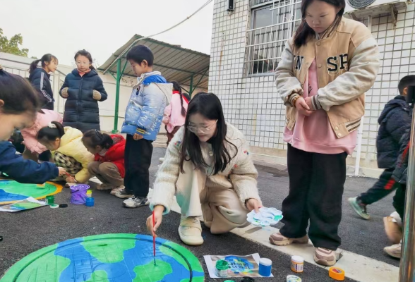 湘潭市雨湖区立云学校：美润童心，开展“井盖上的绿色乡村”主题实践活动