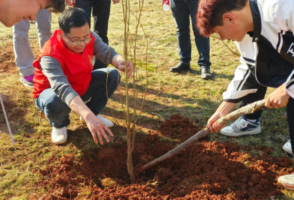 湖南工学院：种下石榴树 开出团结花