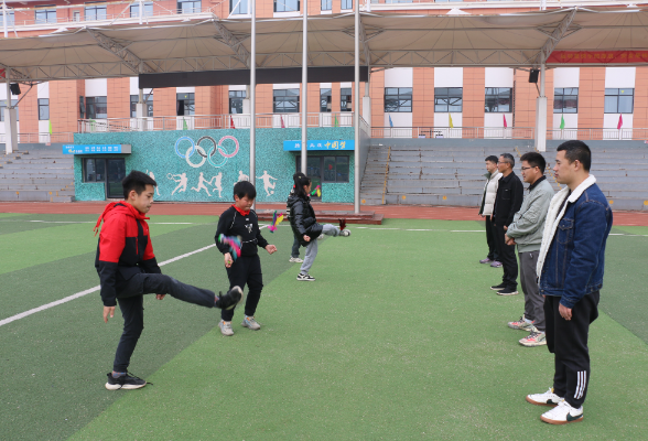 【鼎城区站】永安小学：足尖彩毽翻飞舞，春日运动乐悠悠