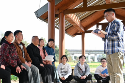 湖南城市学院：“大学生诗人”遇上“农民诗人”来场乡村诗歌会