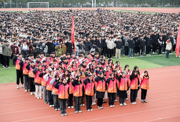 湖南城市学院：三月春风处处暖，雷锋精神代代传