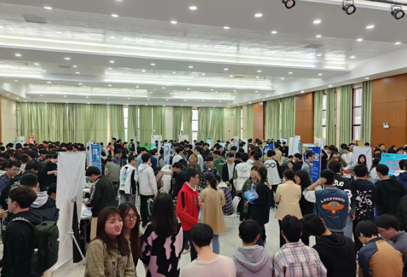湖南城市学院：智能制造专场招聘会为就业助力搭桥