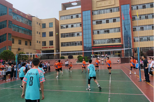 安乡县城东小学：热血澎“排”展风采 两校联合举行排球友谊赛
