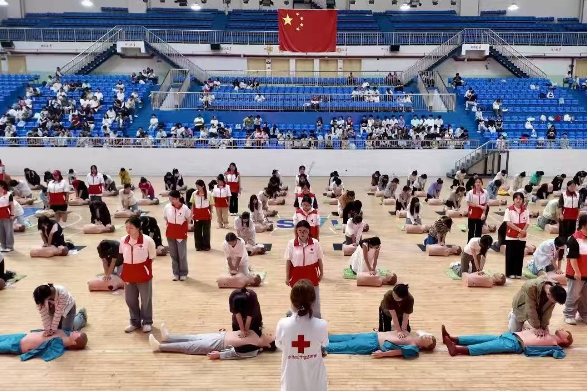 2025年度长沙医学院千人“CPR+AED”暨临床第一课赋能应急救护公益培训活动成功举办