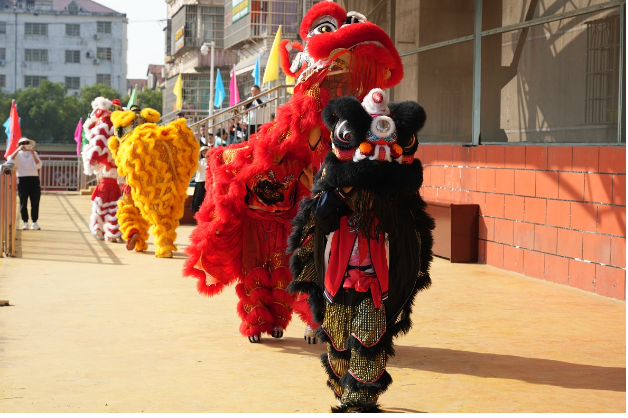 岳阳市岳阳楼区朝阳小学：十岁“狮娃”展非遗风采！